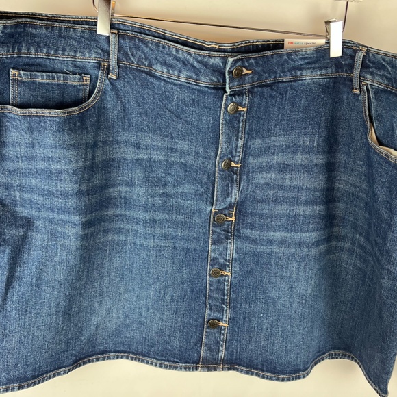 COPY - NWT: old navy High-Waisted Button-Front Mini Jean Skirt (28) $35 - Picture 6 of 14